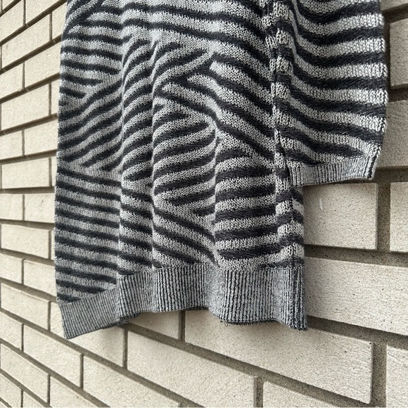 Chico’s Gray Mingle Splice Scoopneck Pullover Knit Sweater - Picture 3 of 9